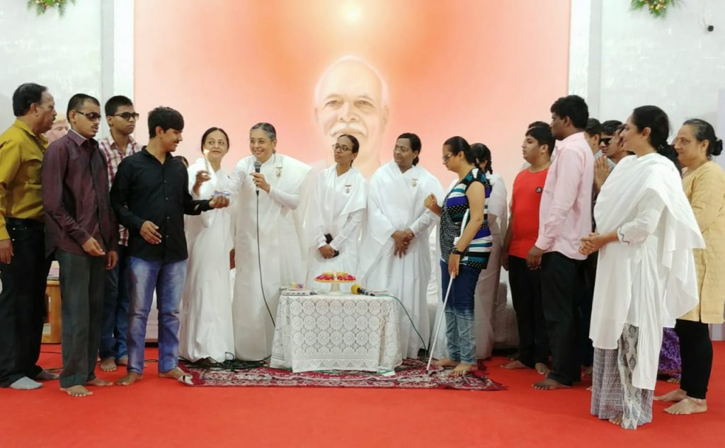 ब्लाइंड स्कूल के कुछ विद्यार्थियों ने राजयोग का कोर्स पूरा किया और अपना बहुत अच्छा अनुभव सुनाया